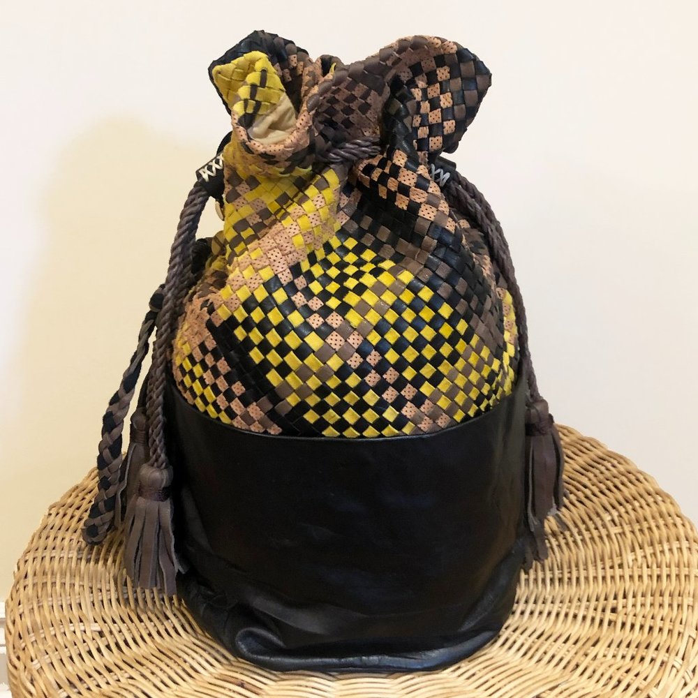 🌟Host Pick!🌟 Rabeanco Woven Leather Bucket Bag - Picture 3 of 15